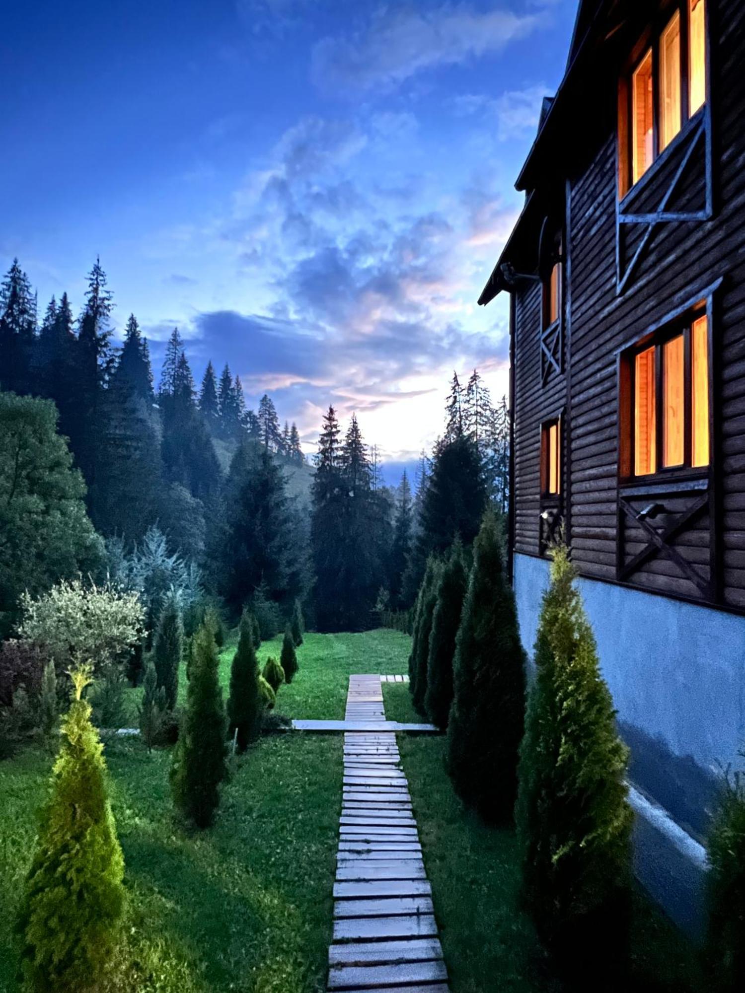 Marmarosy Hotell Vorochta Exteriör bild