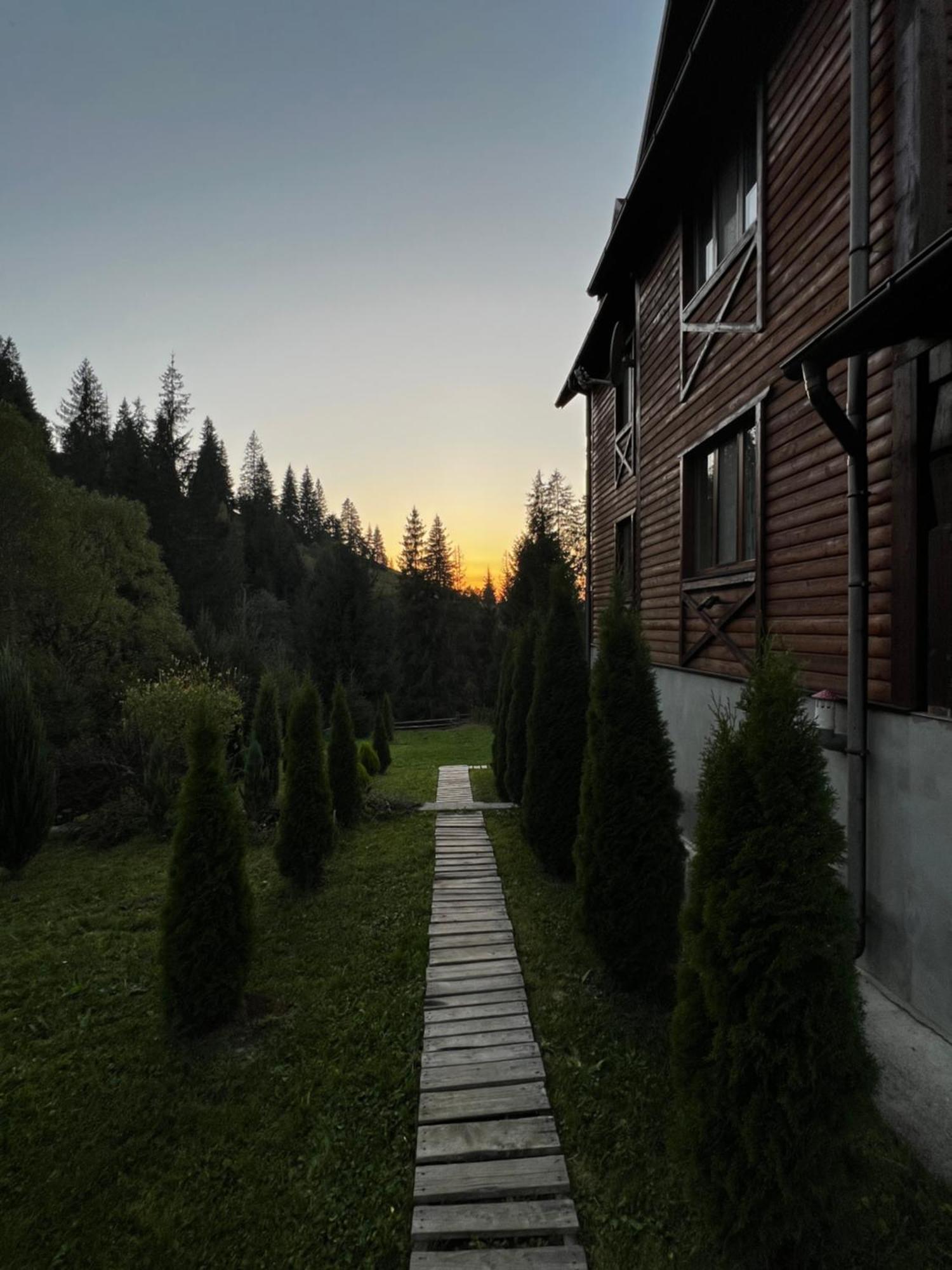 Marmarosy Hotell Vorochta Exteriör bild